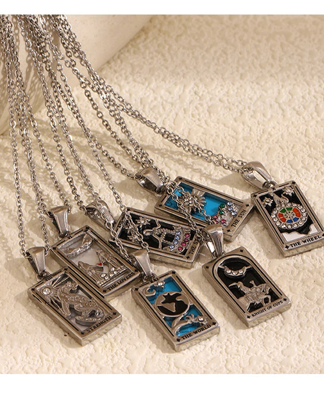 Collier pendentif tarot – Acier inoxydable et zircon – Plaqué or 18 carats – Bijou femme élégant et résistant