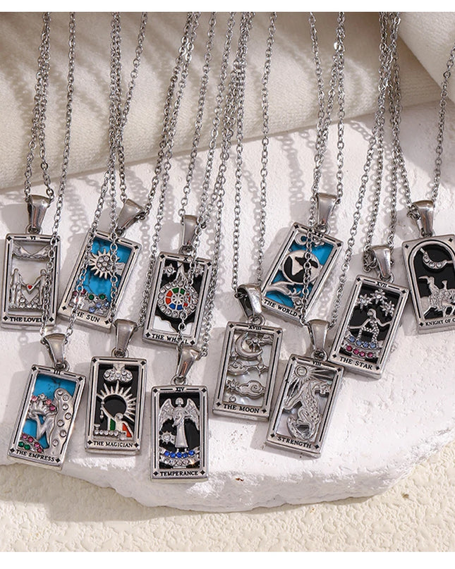 Collier pendentif tarot – Acier inoxydable et zircon – Plaqué or 18 carats – Bijou femme élégant et résistant